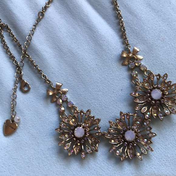 Betsey Johnson necklace - Picture 3 of 7